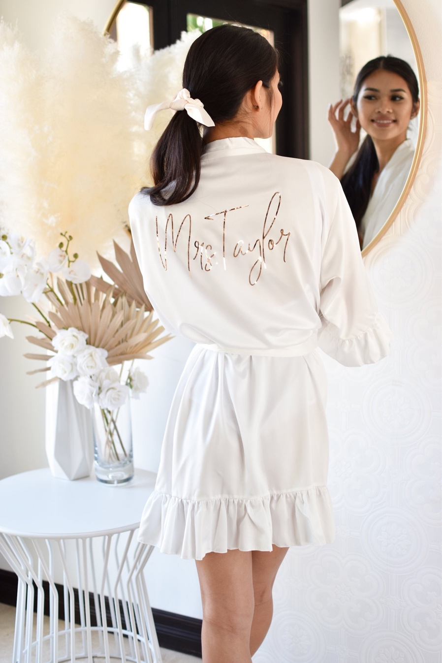 Features a satin robe with customizable name embroidery, ideal for wedding morning photos.